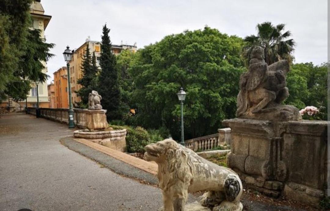 Ampio Appartamento Con 2 Posti Auto E Cortile Genua Exteriör bild