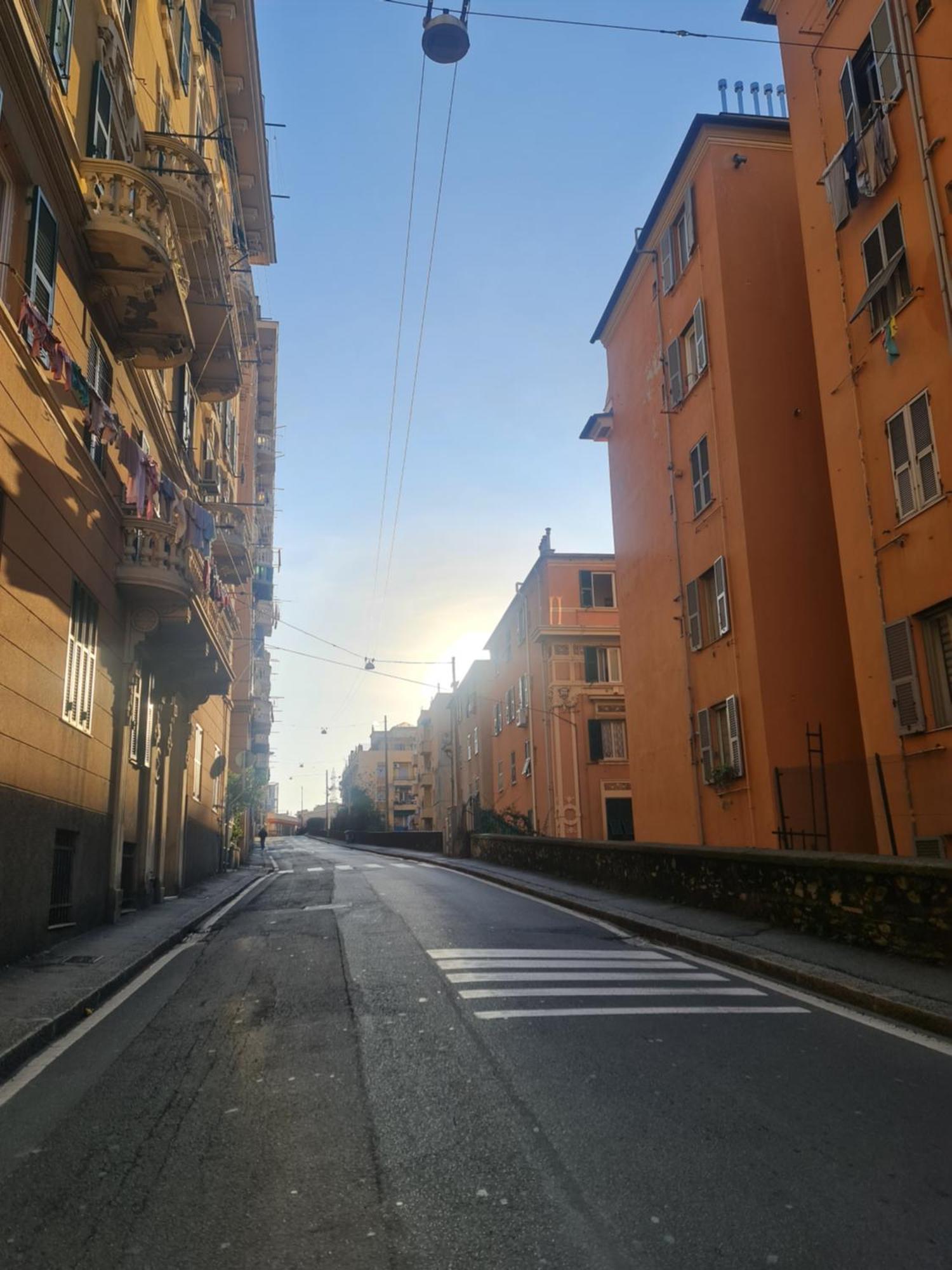 Ampio Appartamento Con 2 Posti Auto E Cortile Genua Exteriör bild